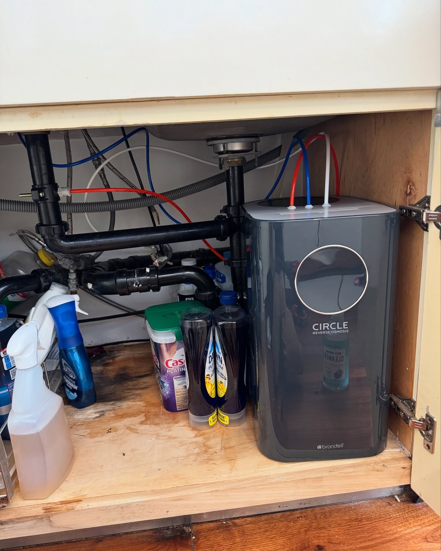 Compact reverse osmosis system installed beneath a kitchen sink